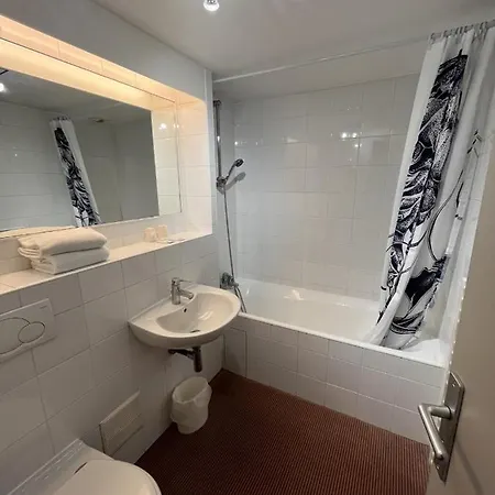 Kyriad - Chantilly Nord Hotel 3*