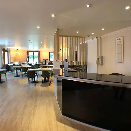 Kyriad - Chantilly Nord Hotel 3*