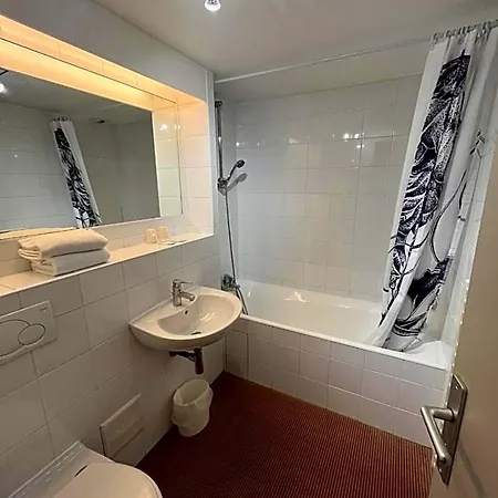 Hotel Kyriad - Chantilly Nord 3*