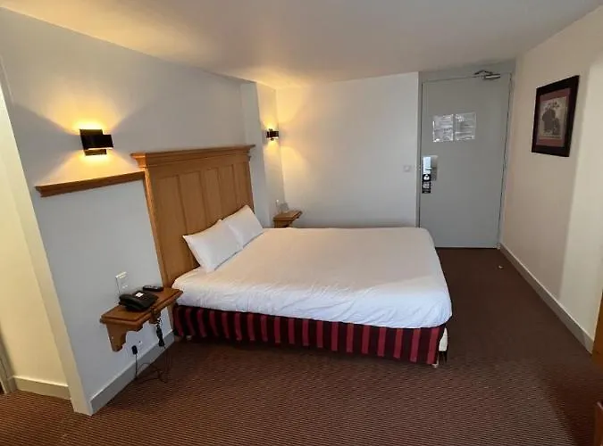 Kyriad - Chantilly Nord Hotel Creil