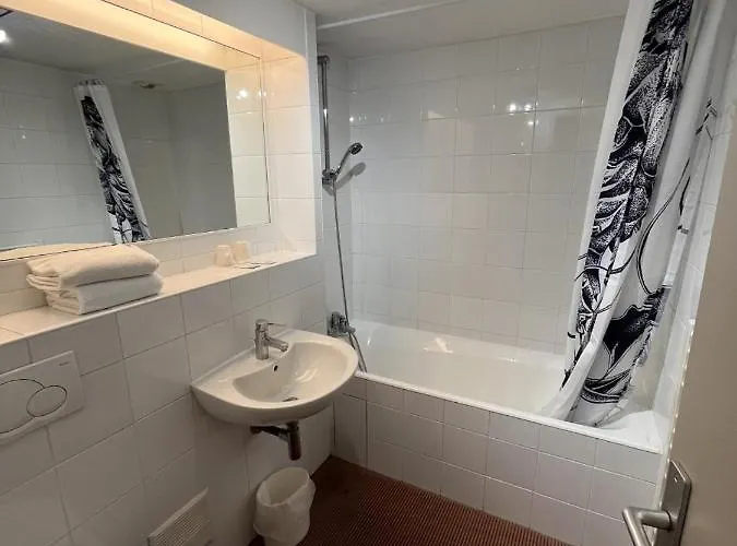 Kyriad - Chantilly Nord Hotel 3*